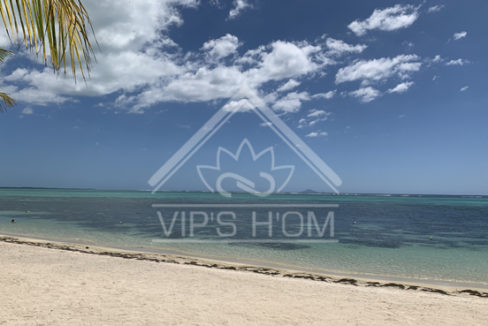 Triplex à louer à Roches Noires avec accès direct à la plage / VIP'S H'OM