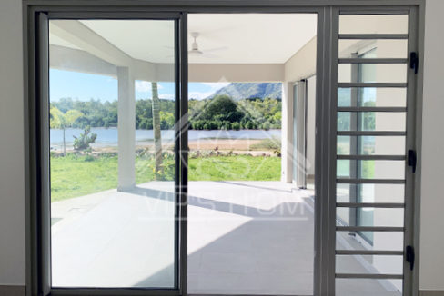 Superbe appartement R+2 en toute propriété en front de mer sur un îlot dans l'ouest