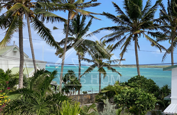 Villa familiale à vendre en seconde position de la mer avec accès sur la plage