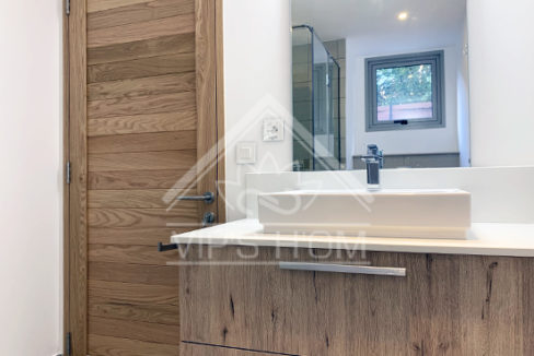 Superbe appartement R+2 en toute propriété en front de mer sur un îlot dans l'ouest
