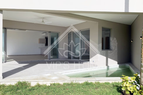 Superbe appartement R+2 en toute propriété en front de mer sur un îlot dans l'ouest