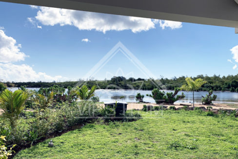 Superbe appartement R+2 en toute propriété en front de mer sur un îlot dans l'ouest