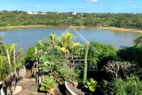 Belle villa à Pereybere à louer avec vue sur un étang