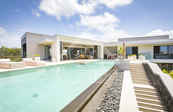 Magnifique villa de luxe à vendre avec vue sur le lagon et l'Île aux Cerfs