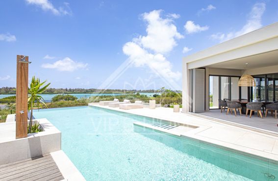 Magnifique villa de luxe à vendre avec vue sur le lagon et l’Île aux Cerfs