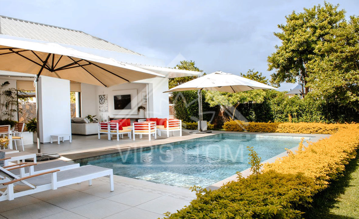 villa - a - louer - beau - plan - piscine