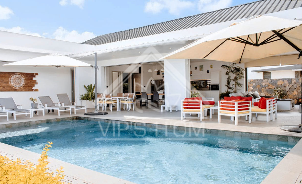 villa-beau-plan-piscine-terrasse-couverte