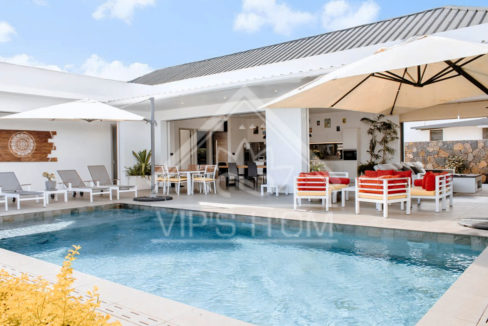 villa-beau-plan-piscine-terrasse-couverte
