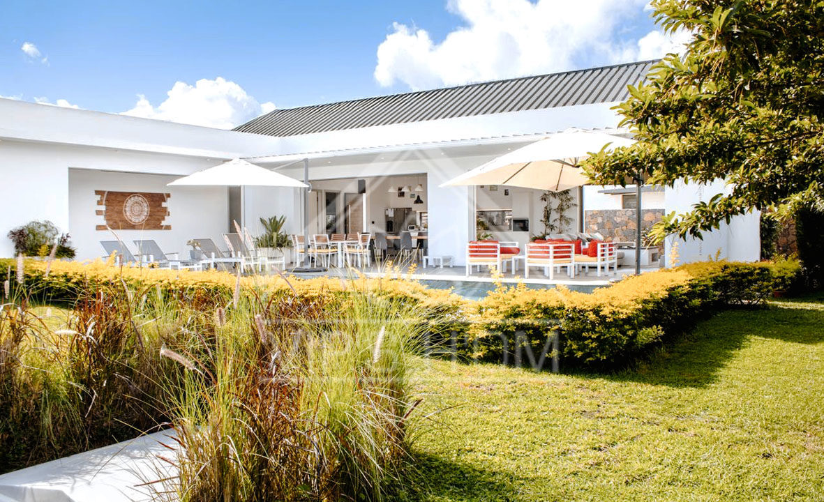 maison-beau-plan-piscine-privee