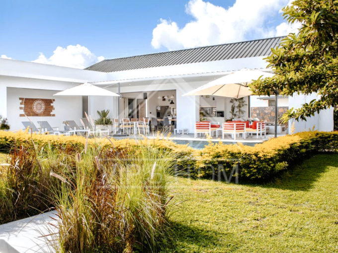 Grand jardin arboré – villa à louer Beau Plan