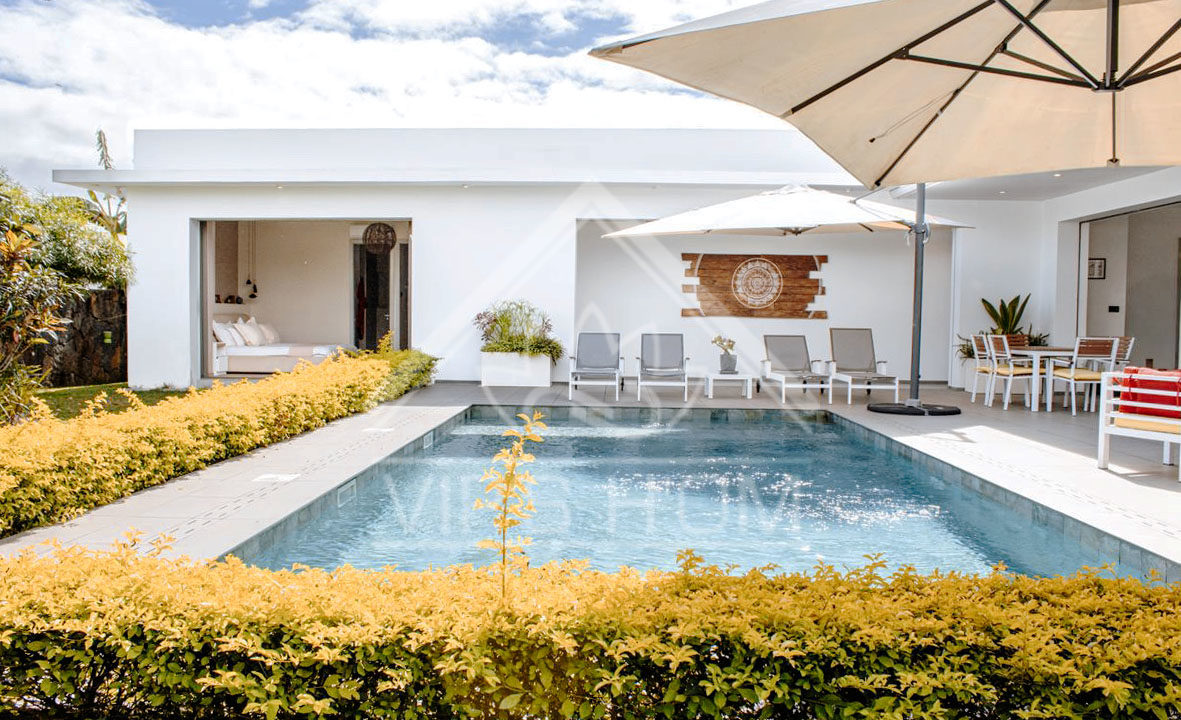 propriete-location-beau-plan-terrasse-piscine