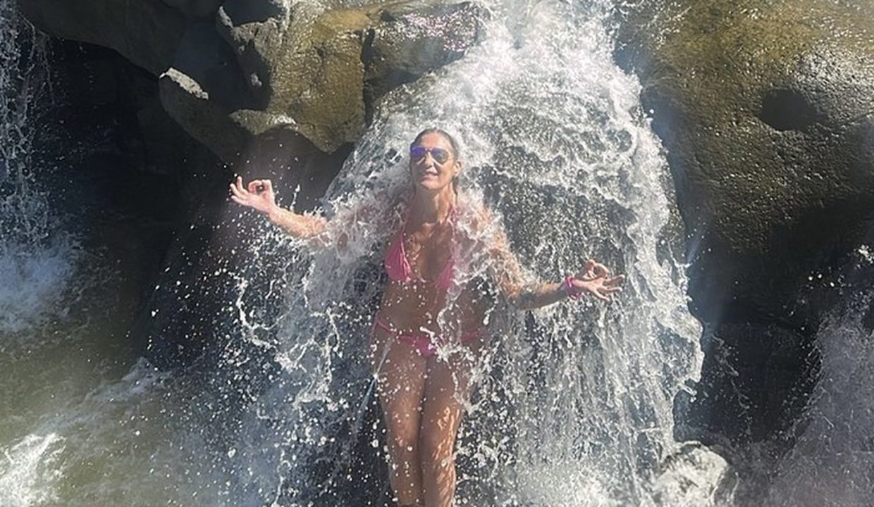 Galerie - Baignade sous la cascade