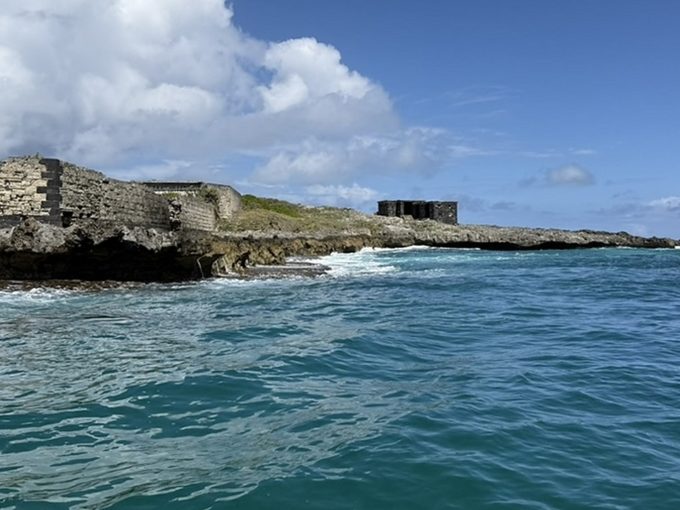 Galerie - Ruines de l'Île de la Passe depuis la mer